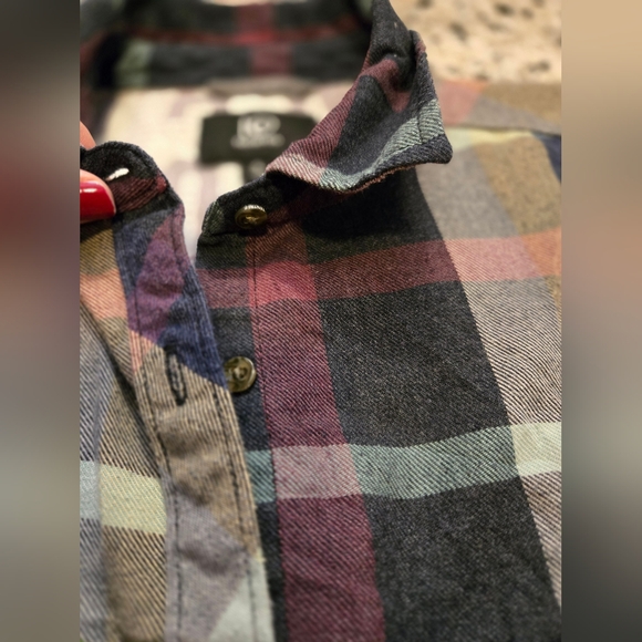 Tentree Soft, Plaid, Button up,  long sleeved shirt. Size Small - Picture 5 of 12